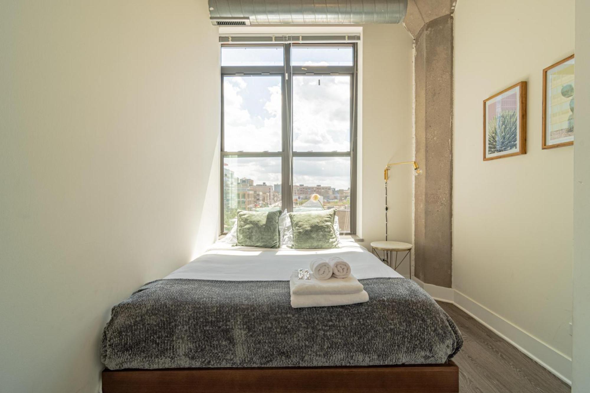 Bright 2Br Luxury Corner Suite With Optional Parking Sleeps 6 Guests Near Mccormick Place And Soldier Field Chicago Extérieur photo